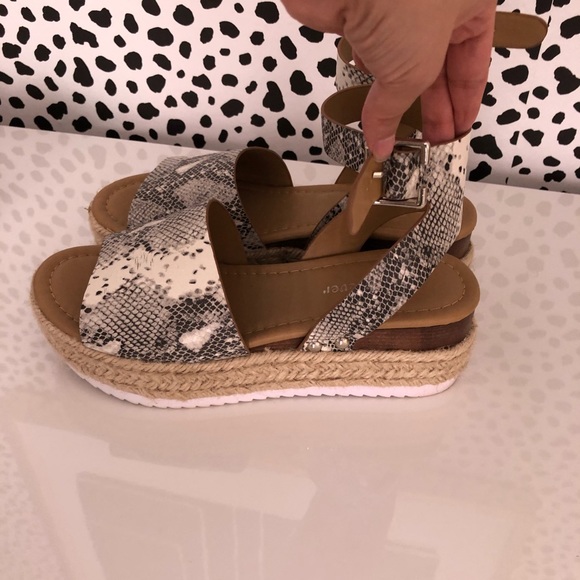 Sandals - Picture 2 of 3